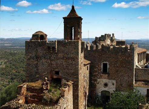 Imágenes de los monumentos extremeños en riesgo