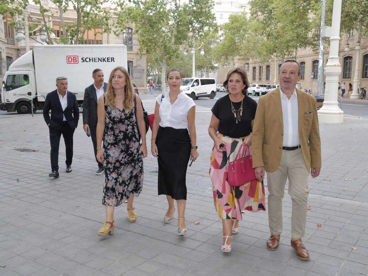 El desayuno informativo de Salvador Illa, en imágenes