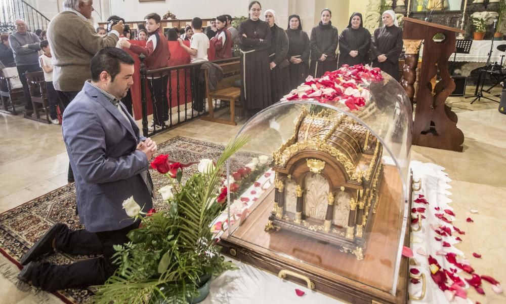 Las reliquias de Santa Teresa del Niño Jesús llegan al monasterio de Santa Faz.