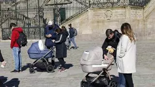 Caída de la natalidad en el CHUS: 631 bebés menos en la última década