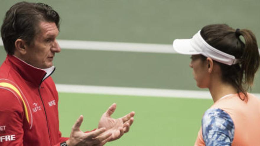 Sam Sumyc y Garbiñe Muguruza, en la Copa Federación.