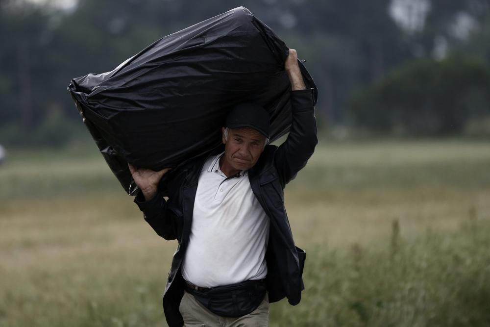 La policía griega comenzó esta mañana a desalojar el campamento improvisado de Idomeni, en la frontera con Macedonia, donde se encuentran más de 8.400 refugiados.