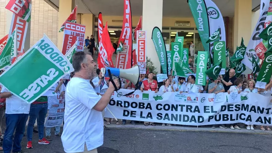 VÍDEO | Miles de sanitarios denuncian el "abandono" de la bolsa de empleo