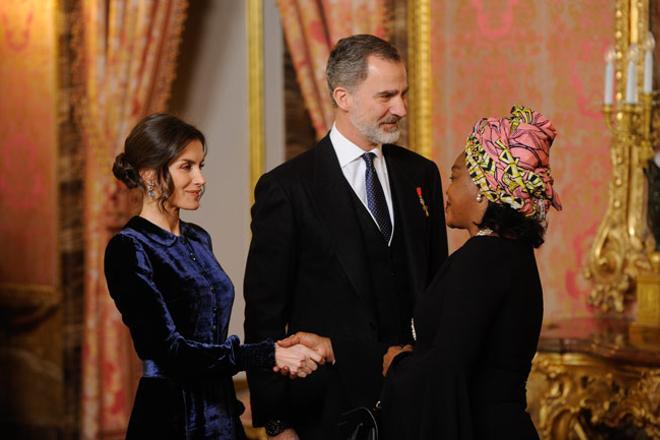 Los reyes de España saludan al cuerpo diplomático acreditado en España
