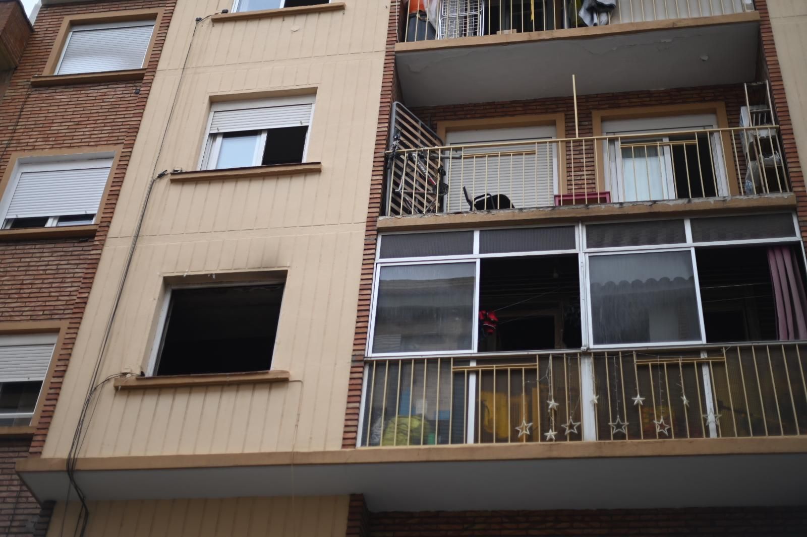 En imágenes | Herido grave un niño de 5 años en un incendio en una vivienda en Zaragoza