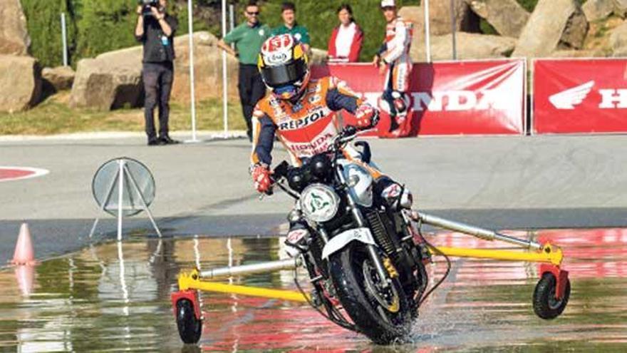 Pedrosa en plena frenada sin ABS.