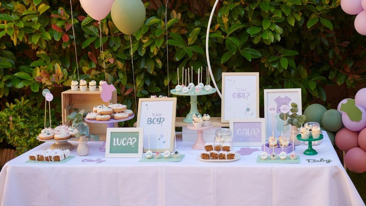 Mesa dulce para fiesta 'gender reveal' organizada por EventosBCN