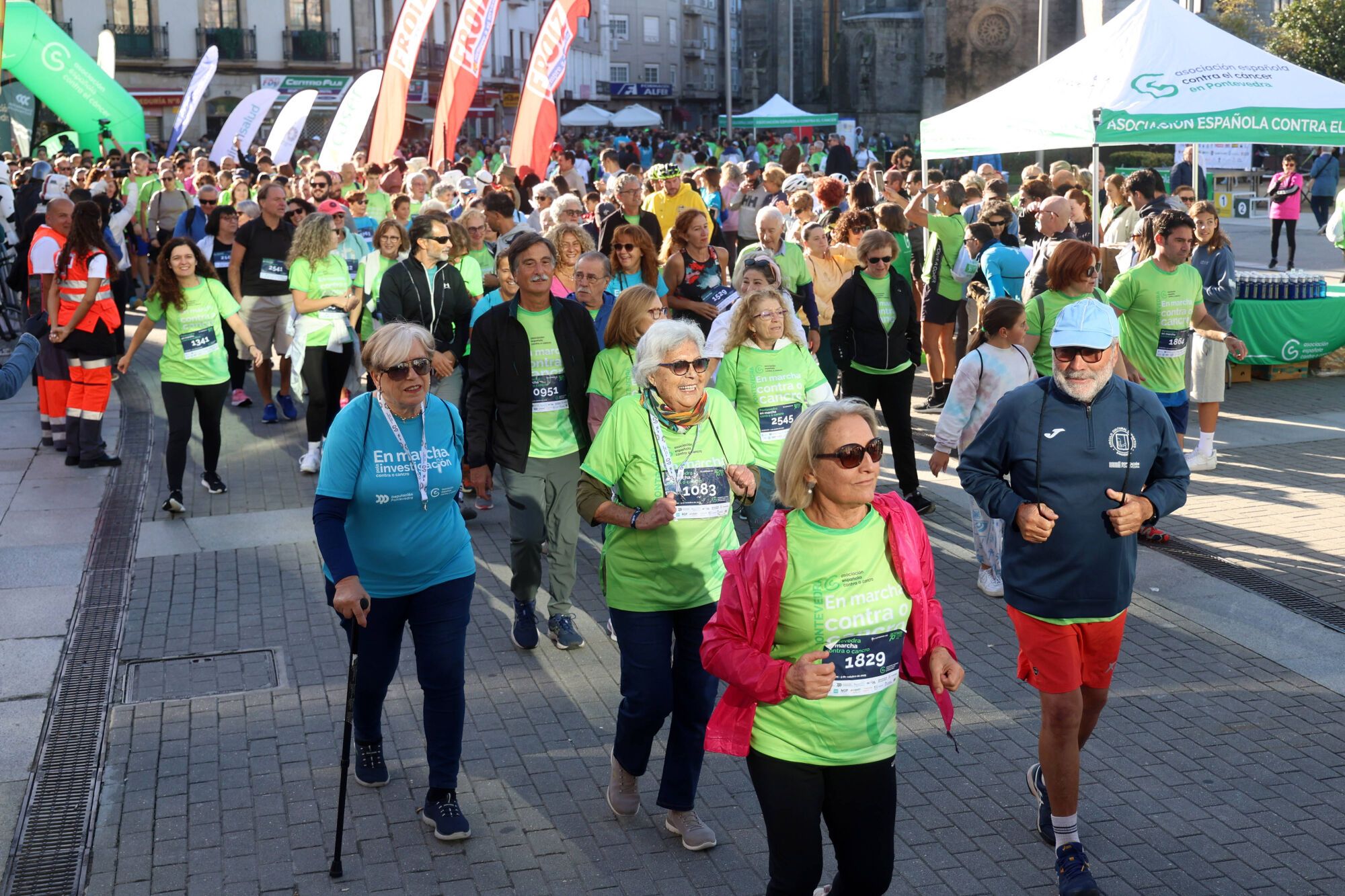 Dos mil setecientos participantes convirtieron la Marcha contra el cáncer de Pontevedra en la más multitudinaria de Galicia