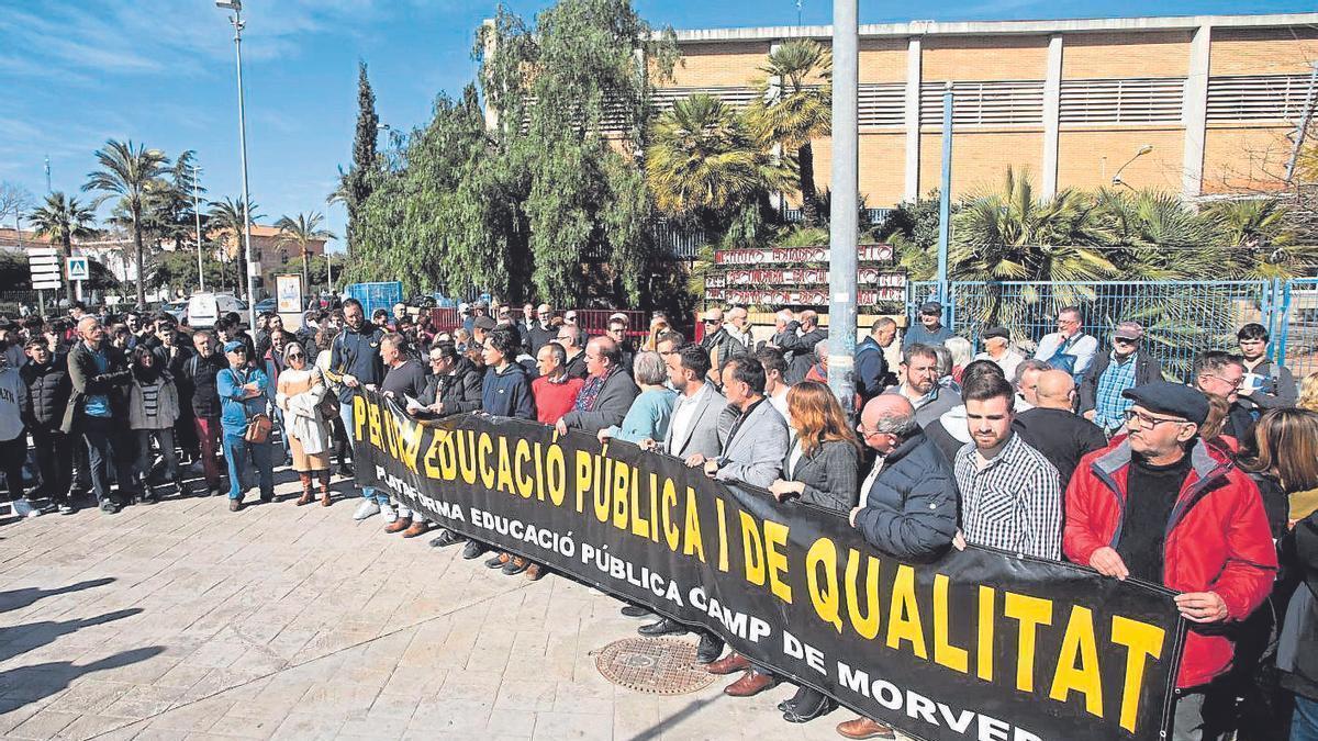 Protesta en el Instituto de FP IES Merello por la falta de inversión para el Plan Edificat