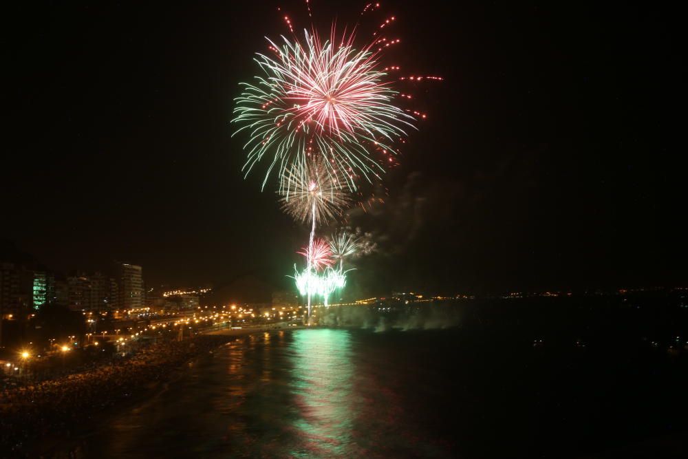 Fuegos cromáticos la primera noche