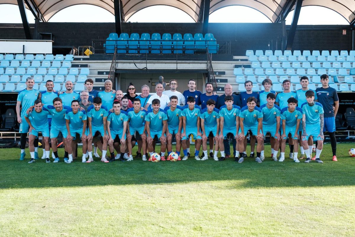 Plantilla del Gran Peña que comenzó ayer la pretemporada.
