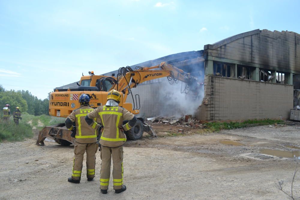 S'incendia una nau de la fàbrica tèxtil Fibresa d'Avià