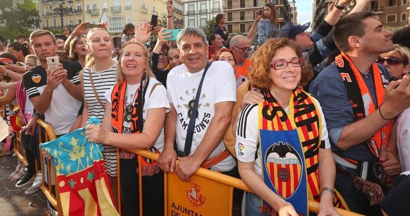 Así han sido las celebraciones del Valencia CF en la Basílica, Generalitat y ayuntamiento