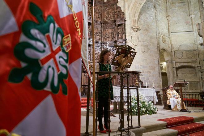 Fotogalería | El patrón de Cáceres estrena bandera