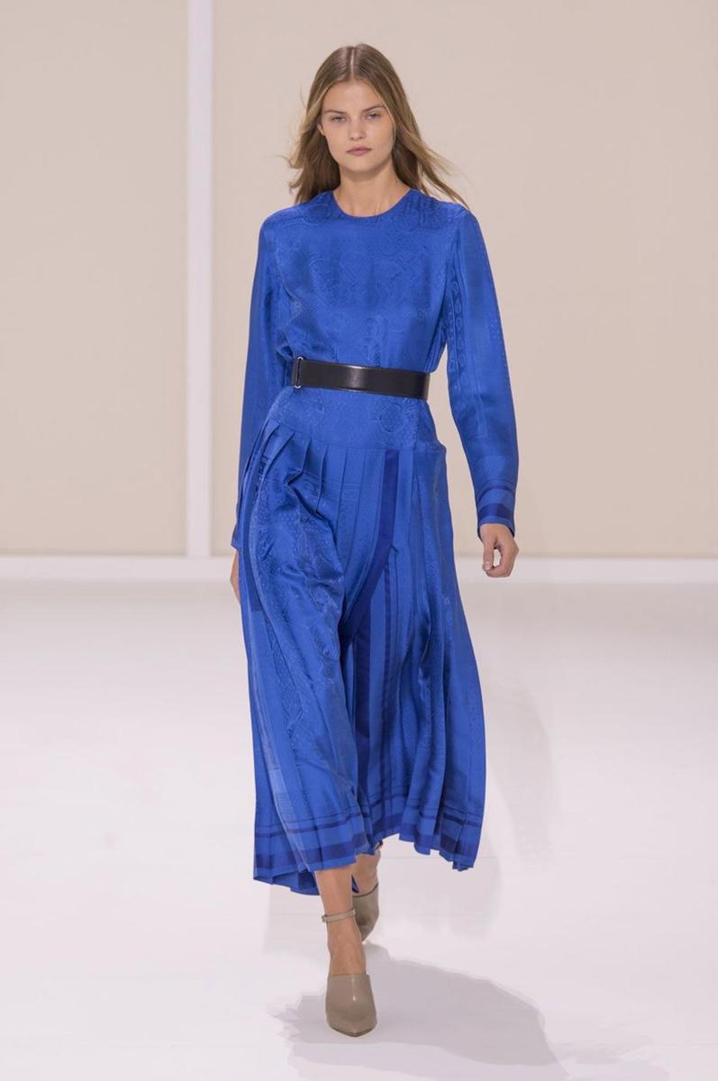 PFW: Hermès Primavera/Verano 2016, vestido azul plisado