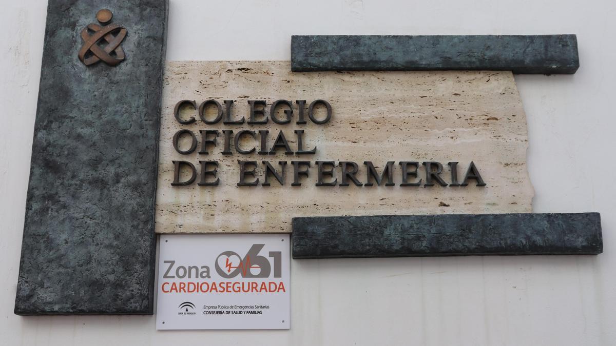 El Colegio de Enfermería recibió a finales de abril el distintivo de Zona Cardioasegurada que concede la Consejería de Salud.