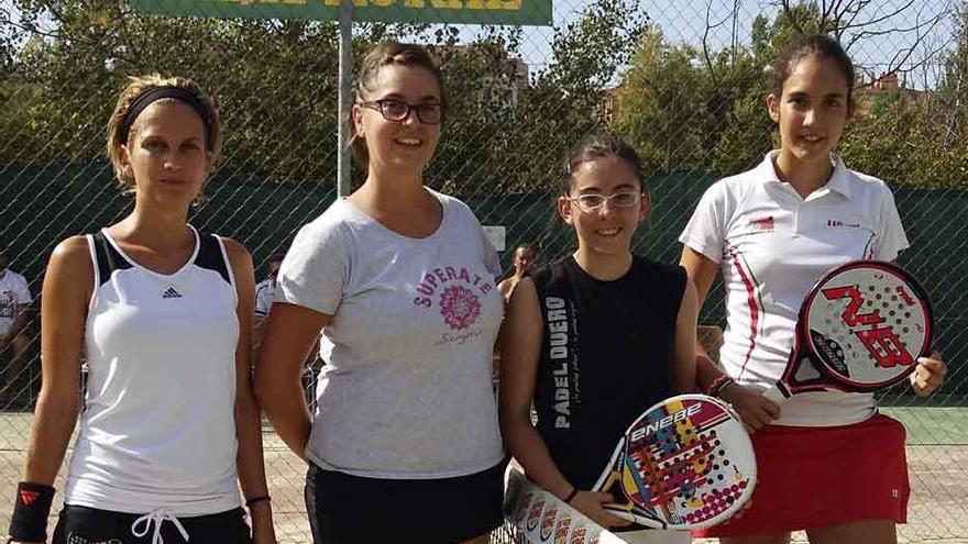 Las protagonistas de uno de los partidos en cuadro femenino.