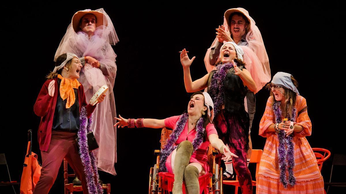 Las Ninas de Cádiz interpretan "Las Bingueras de Eurípides", de Ana López Segovia