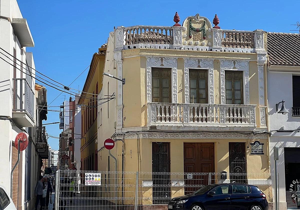 La Casa del Mestre y les Escoles Velles.