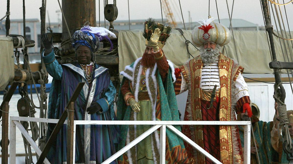 Los Reyes Magos llegando al puerto de Barcelona.
