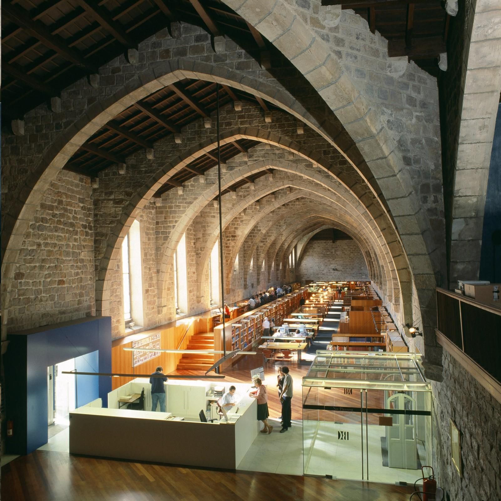El santuario medieval que parece la biblioteca de Howarts, uno de los secretos mejor guardados de Barcelona