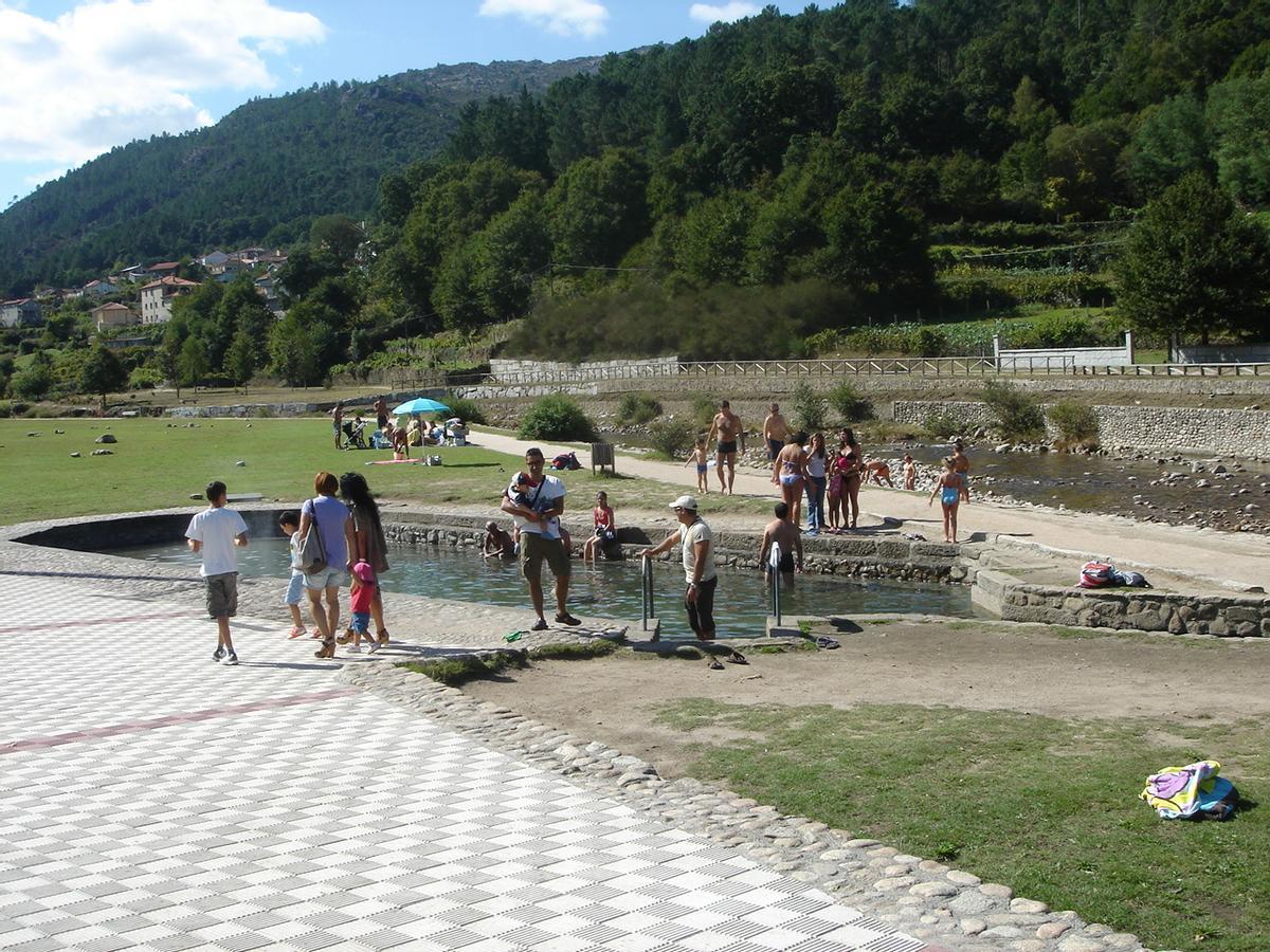 Foto de archivo en la piscina termal pública del río Caldo, en Lobios.