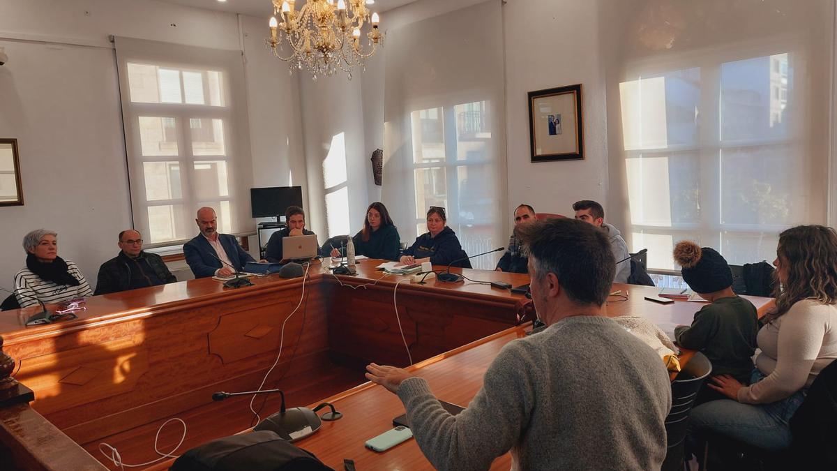 Un momento de la reunión del viernes del grupo de gobierno BNG-PSOE de Bueu.