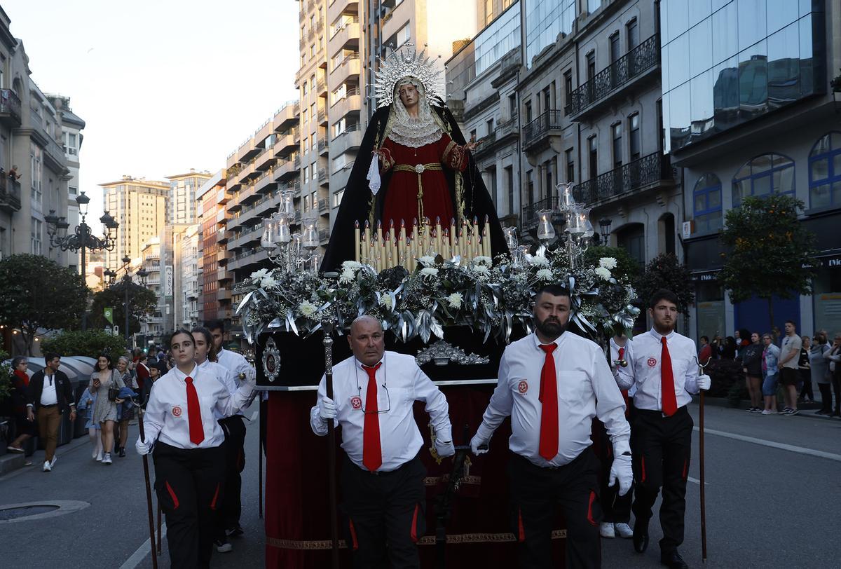 La procesión del Jesús del Silencio recorrió el centro de la ciudad