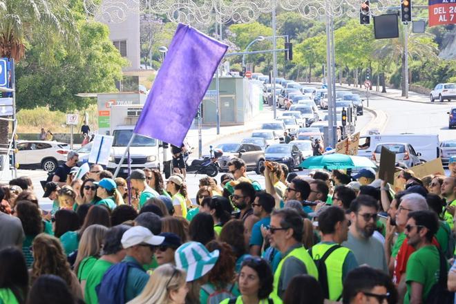 Colapso del tráfico en Alicante por la huelga de profesores