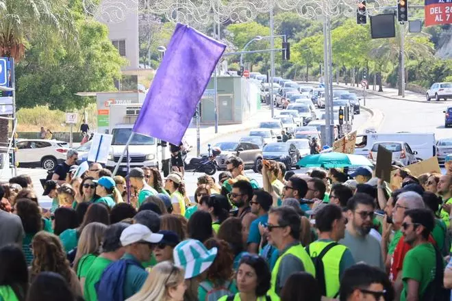Colapso del tráfico en Alicante por la huelga de profesores