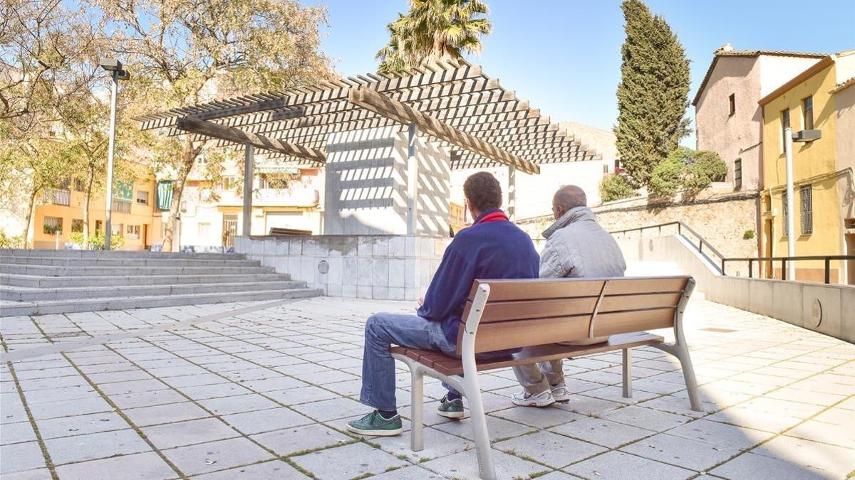 Rafael (izquierda) y Miguel (derecha), dos personas sin hogar de Santa Coloma de Gramenet.