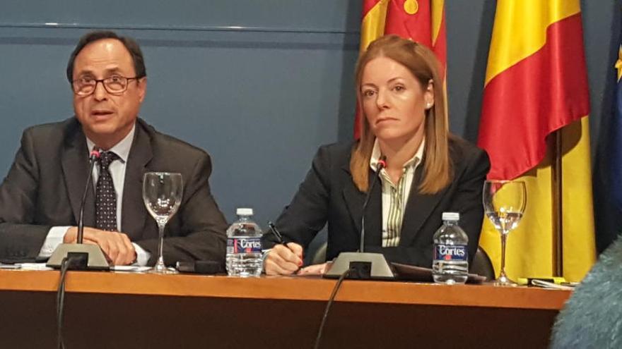 El conseller Vicent Soler y Clara Ferrando, durante un acto en Alicante.