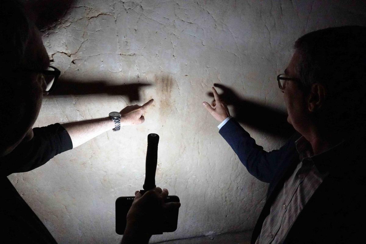 Descubren las huellas humanas más antiguas del Mediterráneo en las paredes de la Cueva del Tesoro de Rincón de la Victoria