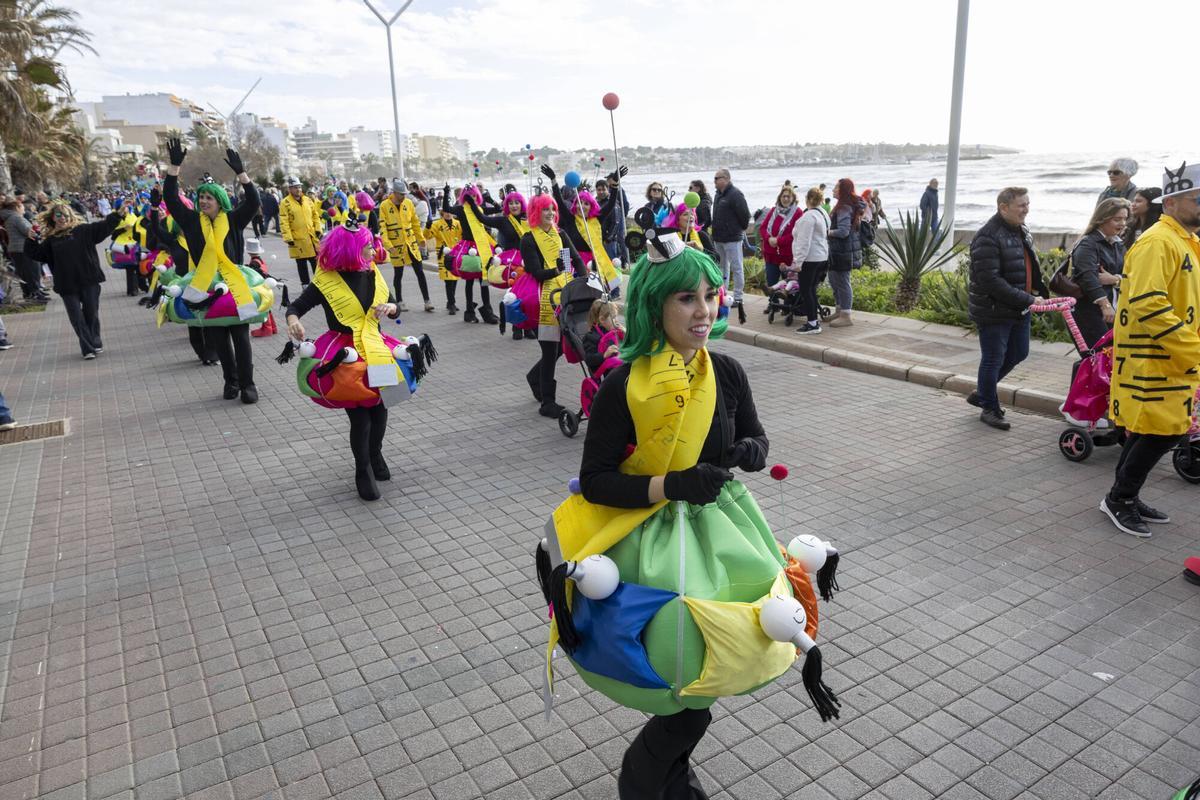 La Rua de El Arenal-Playa de Palma ha contado con variedad de comparsas con mucha inspiración y color. La Rua de El Arenal-Playa de Palma ha contado con variedad de comparsas con mucha inspiración y color.