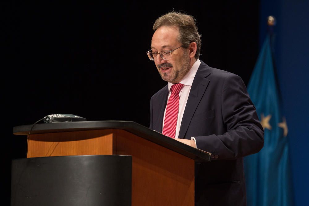 Acto de clausura del curso de la Universidad de Alicante presidido por el rector Manuel Palomar.