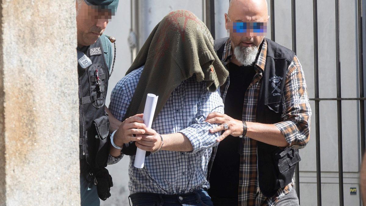 José Luis Abet Lafuente , autor confeso del triple crimen machista de Valga, saliendo del juzgado de Caldas en septiembre de 2019.