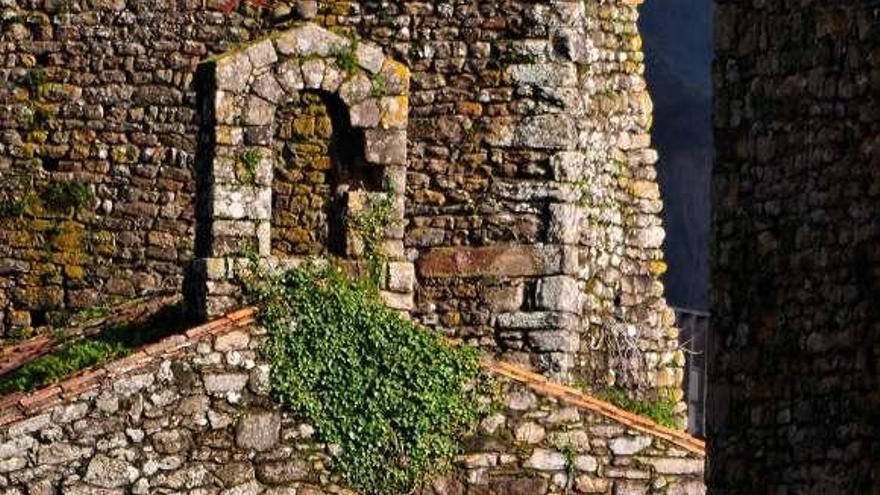 El campanario vacío, en la capilla de las Torres do Oeste.  // Iñaki Abella