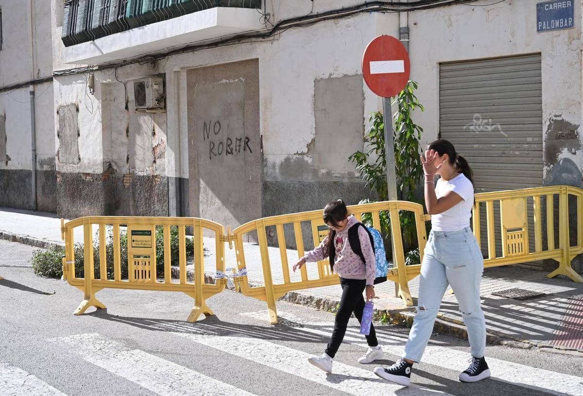 Porterías tapiadas con pinturas contra los robos