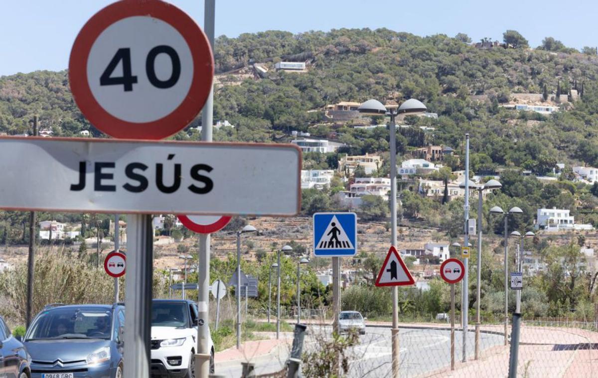 Control en el acceso a Jesús desde la E-20. | VICENT MARÍ
