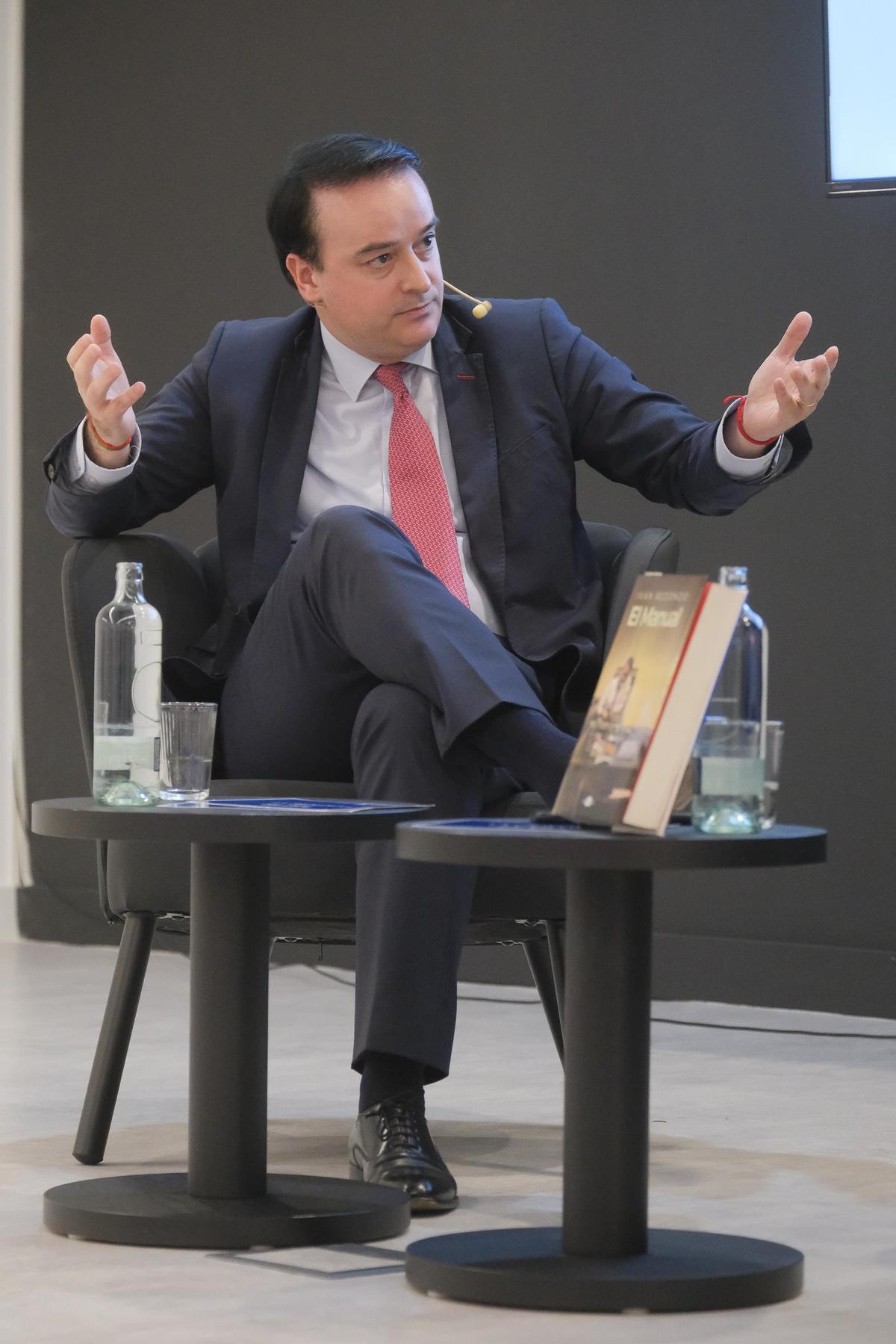 Iván Redondo presenta su libro 'El Manual' en el Club La Provincia