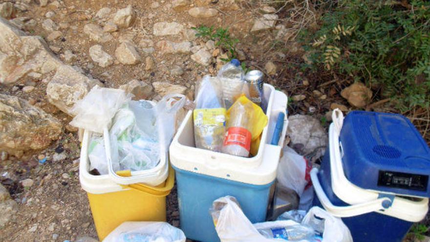 Basura que queda en las calas