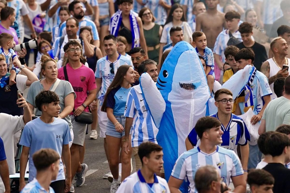 El malaguismo se echa a la calle: las mejores imágenes de la rúa del Málaga CF