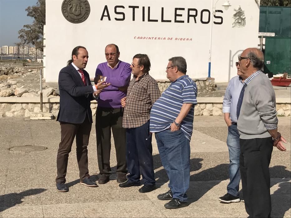 Juan Cassá conoce de primera mano los problemas del barrio y mantiene una reunión en Astilleros Nereo.