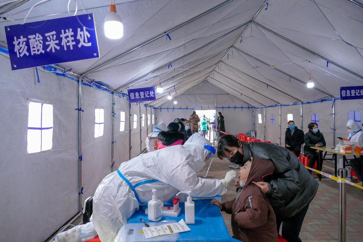 China registra 107 nuevos casos de covid, 69 por contagio local
