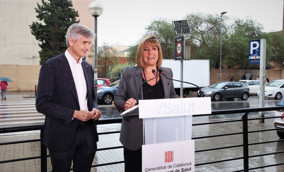 El 'conseller' de Salut, Josep Maria Argimon, y la alcaldesa de L'Hospitalet, Núria Marín, en la presentación del proyecto del CAP del barrio de Sant Josep.