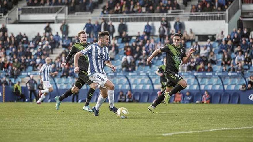 El delantero blanquiazul Gabarre, en el partido ante el Rayo Majadahonda en el Estadio Balear.