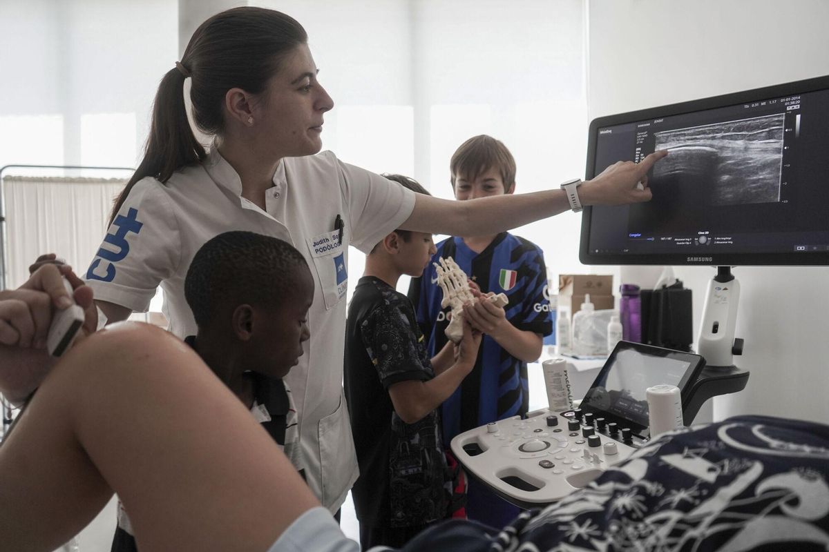 MANRESA . FUB . CLINICA UNIVERSITARIA . JORNADA PROMOCIO SALUT AMB 400 ESCOLARS