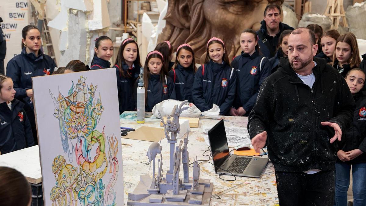 Los más pequeños de las Hogueras de Alicante se adentran en la magia del arte efímero