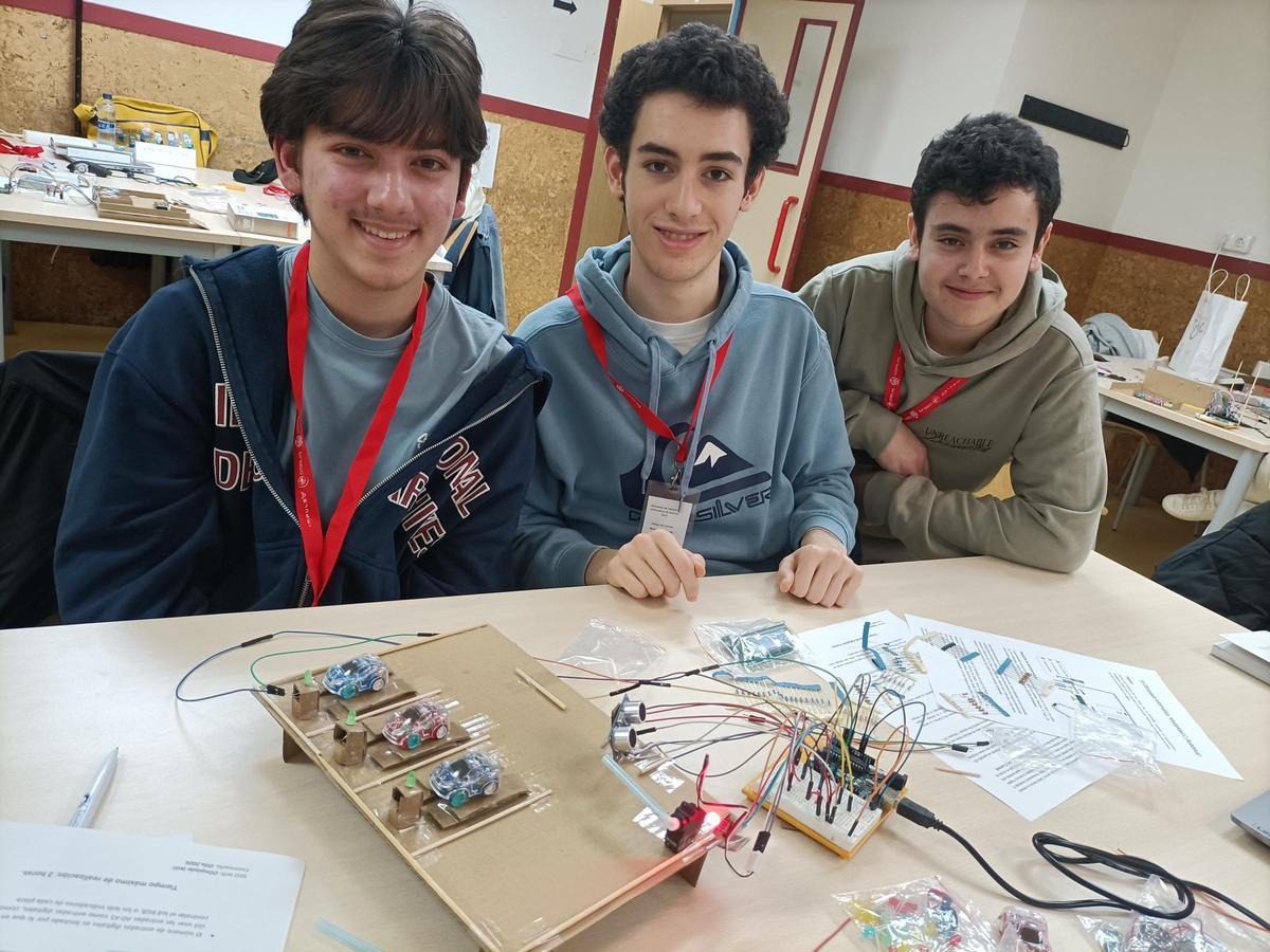 Miembros del grupo de robótica