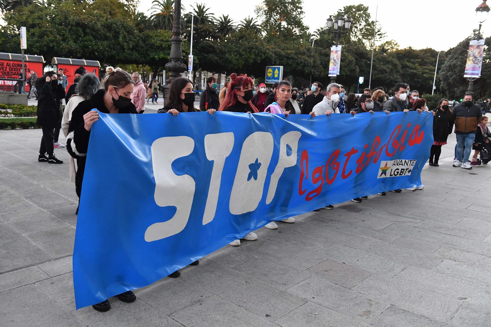 Concentración contra la agresión homófoba de Lutgo